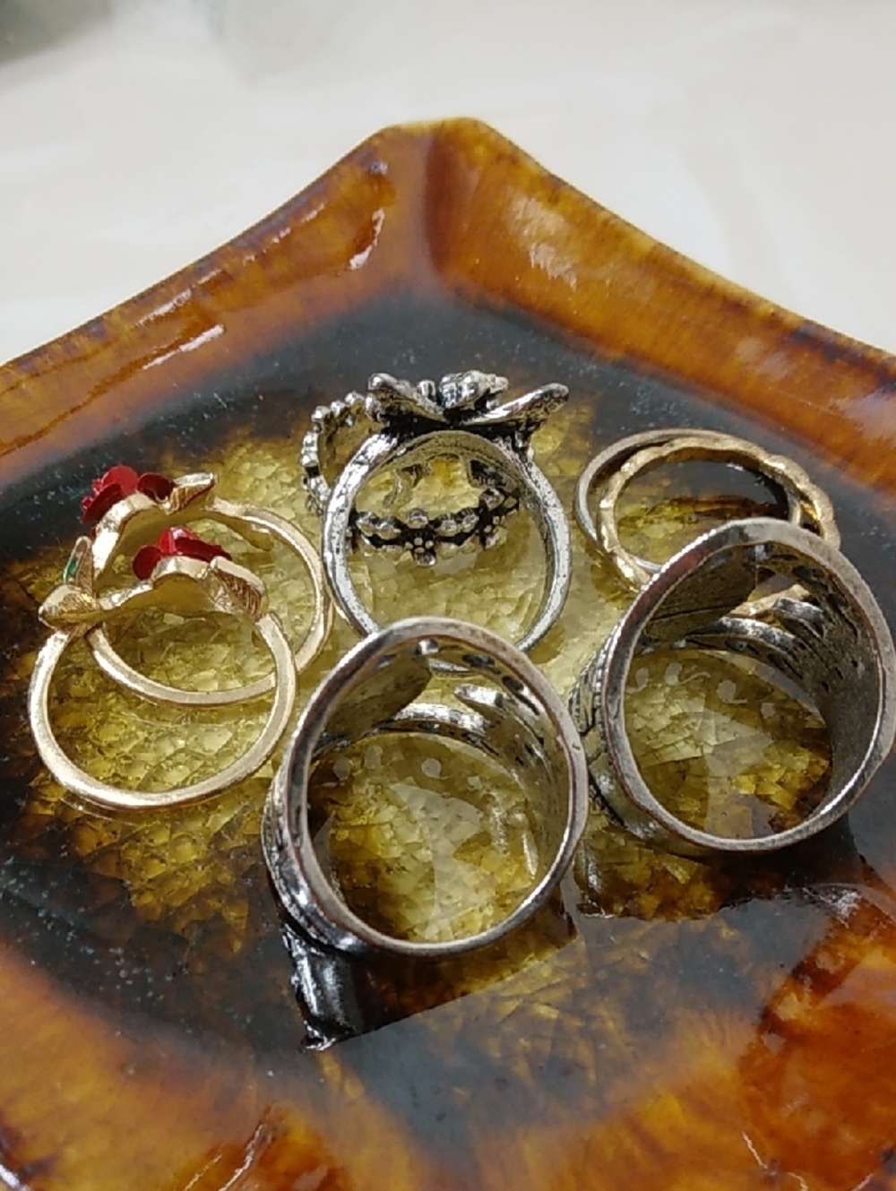 Bundle Of 8 Fashion Rings Size 8 Silver Fairy Gold Roses - Picture 2 of 6